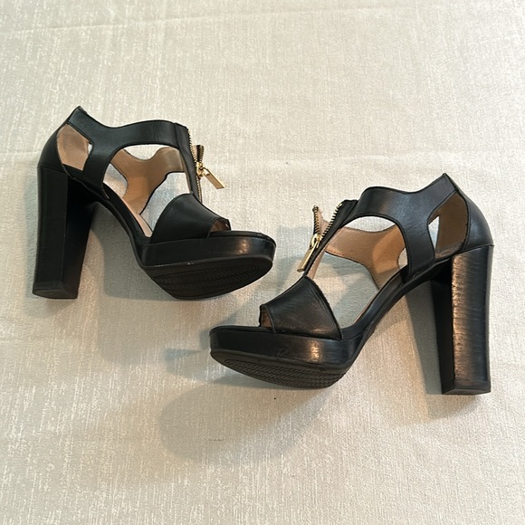 Moda Spana Women’s Chunky Heeled Shoes w/ Golden Zipper Size 7.5 Like brand new - Picture 4 of 14